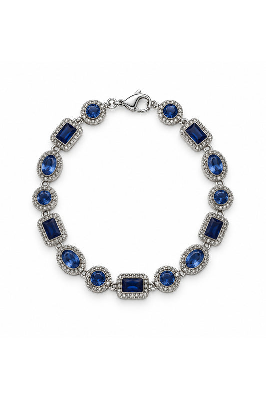 Bracciale Zaffiro di Mezzanotte con pietre blu su sfondo bianco